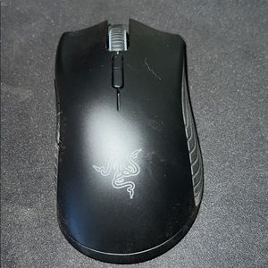 Razor wireless mouse and raised keys keyboard